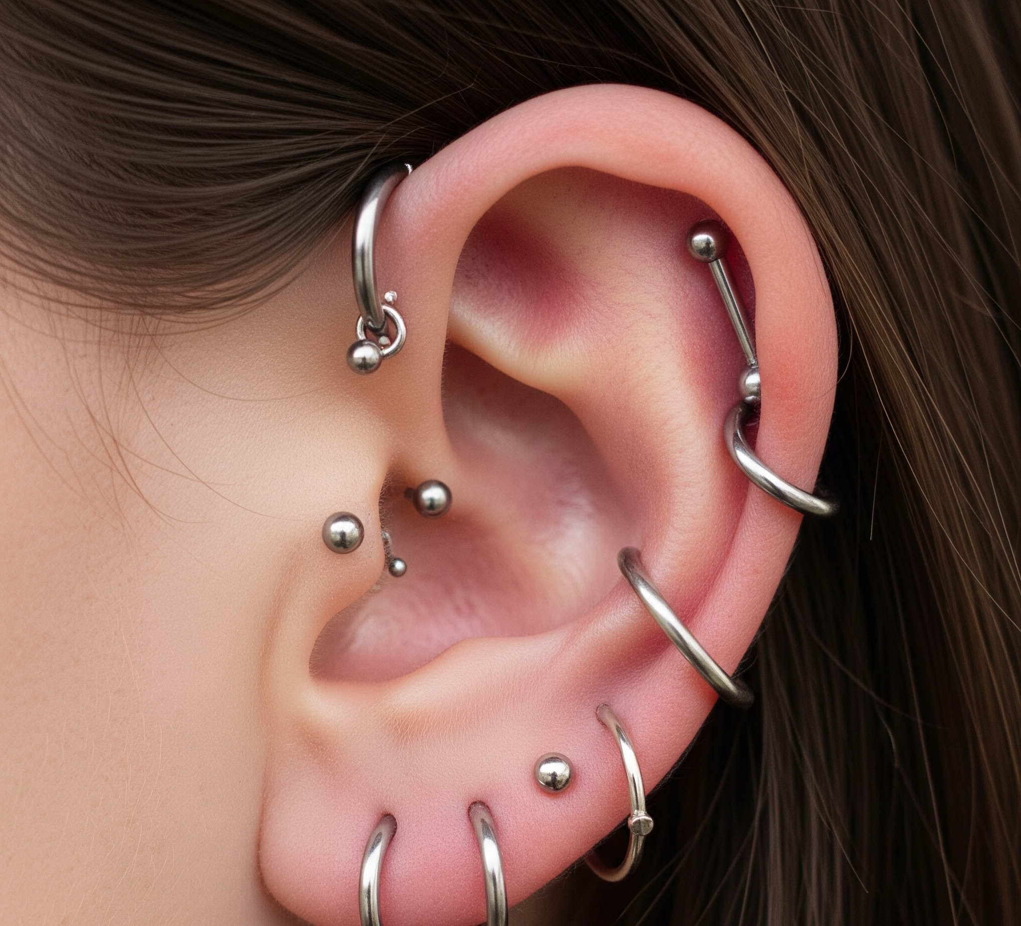 Czy można przebić zarośnięte dziurki w uszach? Sprawdź!