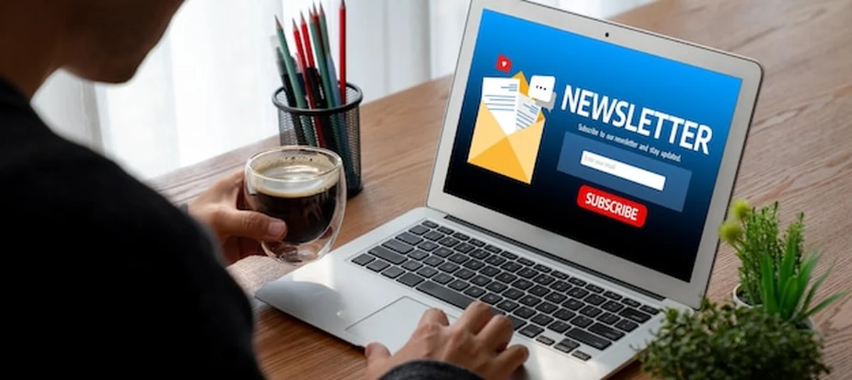 Rejestracja newslettera na komputerze dla klienta