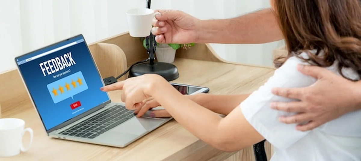 Opinie klientów analizowane przez oprogramowanie komputerowe