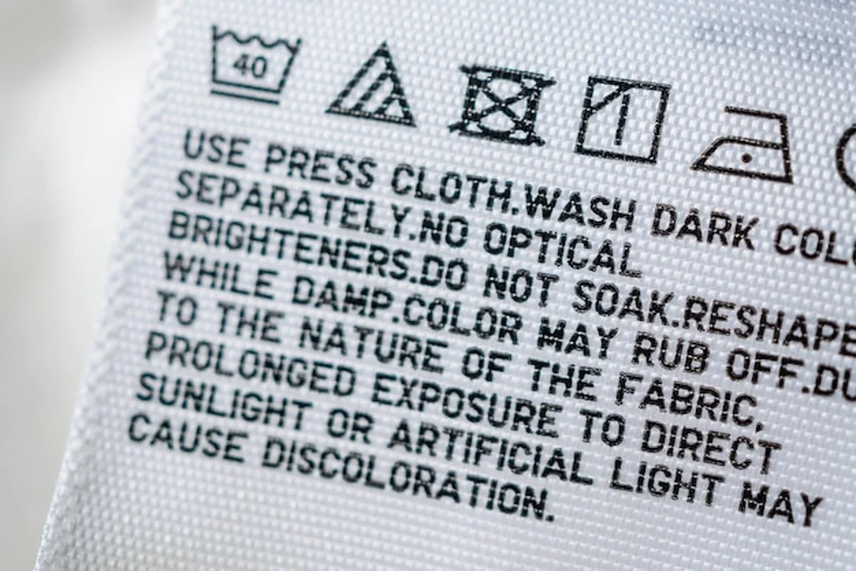 Metka z instrukcjami dotyczącymi prania